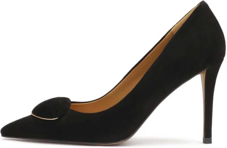 Kazar Zwarte suède pumps met versiering