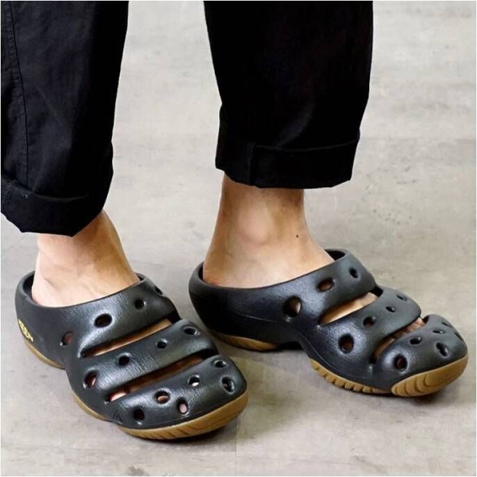 Keen Yogui Black Sandals