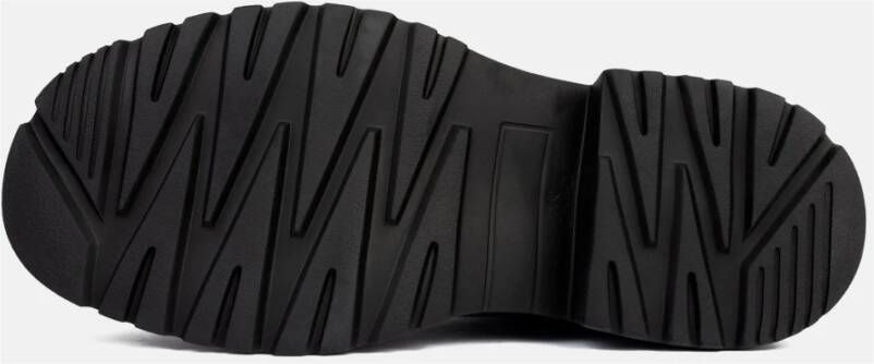 L37 Lace-up Boots