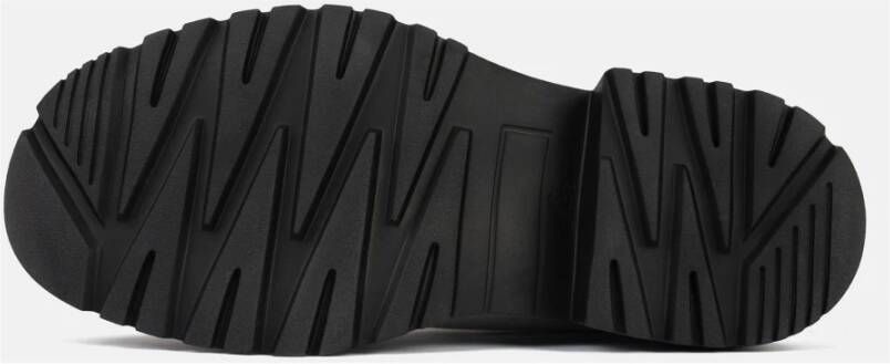 L37 Lace-up Boots