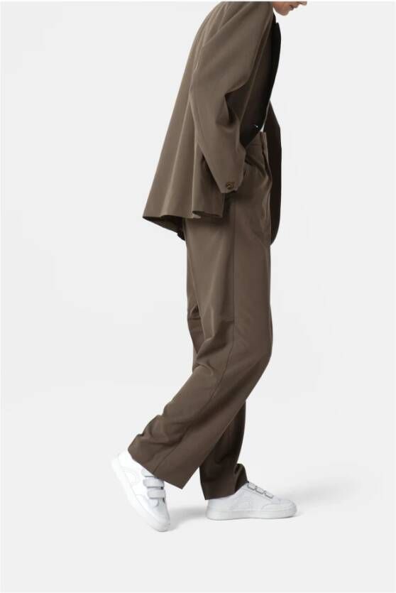 L37 Sneakers