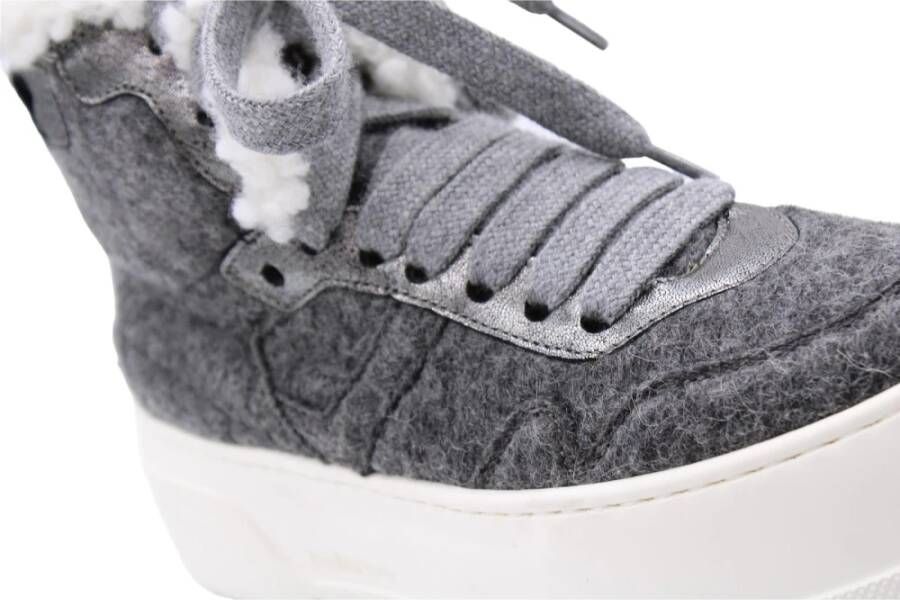 Laura Bellariva Glanzende Sneaker voor een stijlvolle look Gray Dames