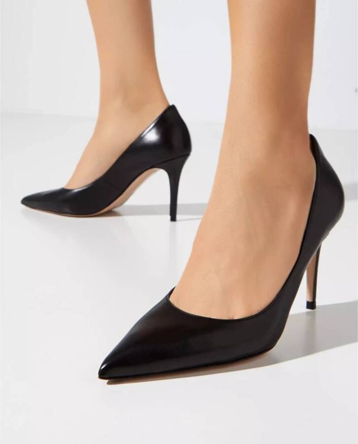 Le Silla Eva Pumps
