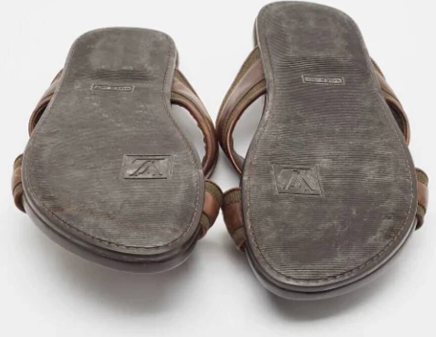 Louis Vuitton Vintage Pre-owned Canvas flats Brown Heren