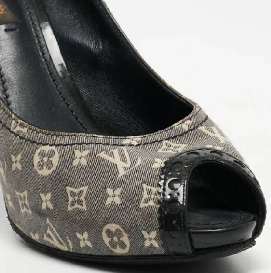 Louis Vuitton Vintage Pre-owned Canvas heels Gray Dames