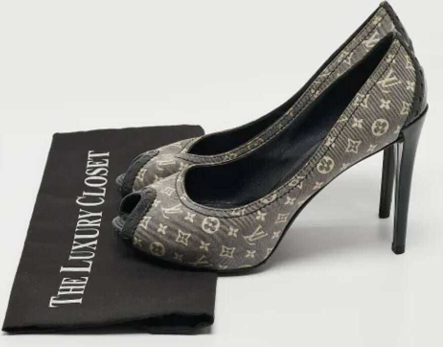 Louis Vuitton Vintage Pre-owned Canvas heels Gray Dames