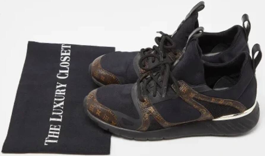 Louis Vuitton Vintage Pre-owned Canvas sneakers Black Dames