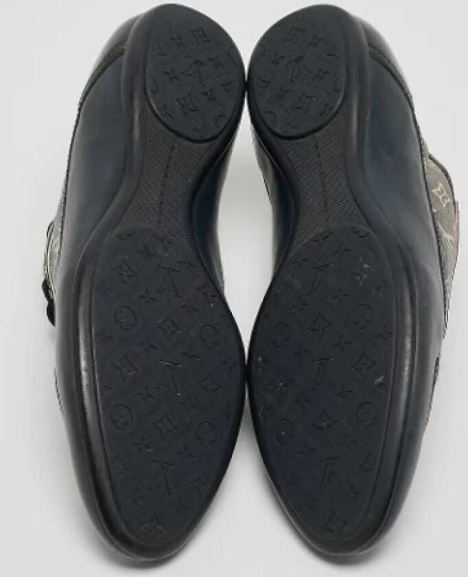 Louis Vuitton Vintage Pre-owned Canvas sneakers Blue Dames