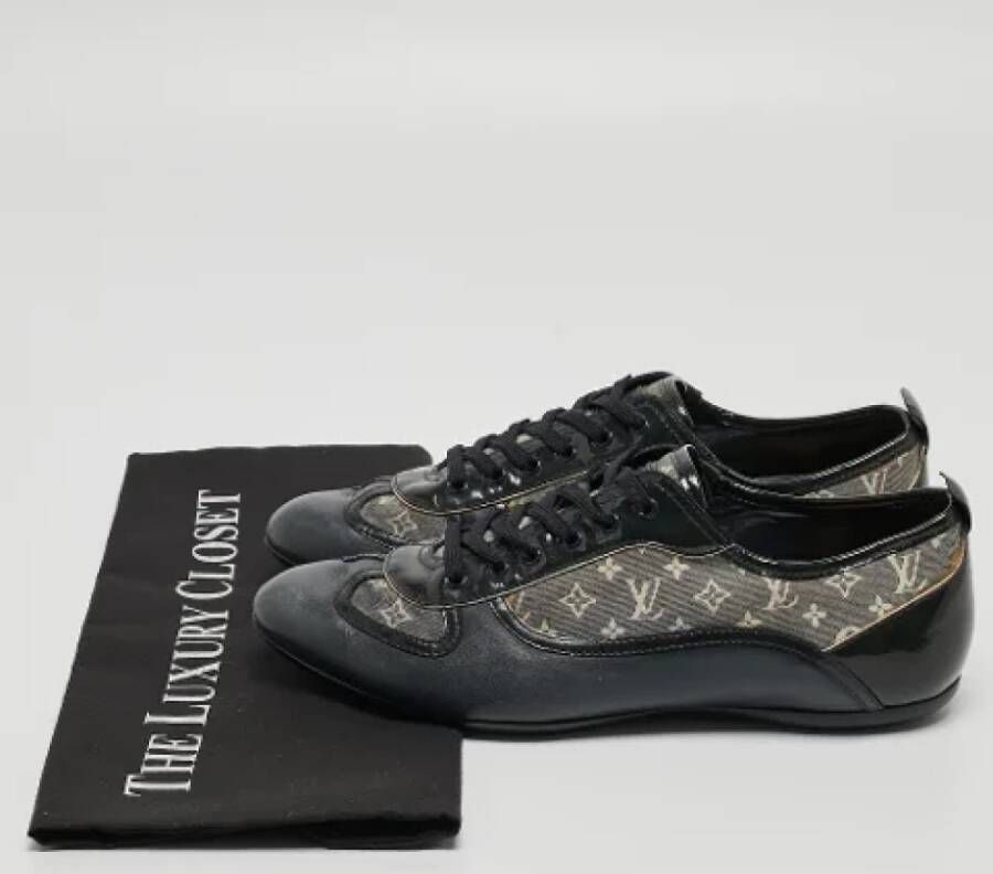 Louis Vuitton Vintage Pre-owned Canvas sneakers Blue Dames