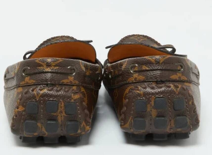 Louis Vuitton Vintage Pre-owned Coated canvas flats Brown Heren