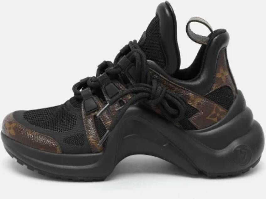 Louis Vuitton Vintage Pre-owned Coated canvas sneakers Black Dames