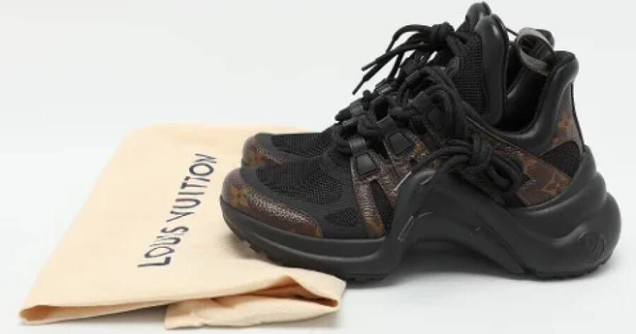 Louis Vuitton Vintage Pre-owned Coated canvas sneakers Black Dames