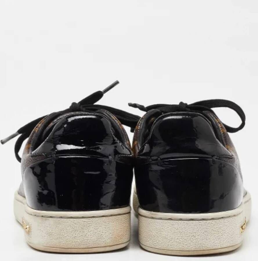 Louis Vuitton Vintage Pre-owned Coated canvas sneakers Brown Dames