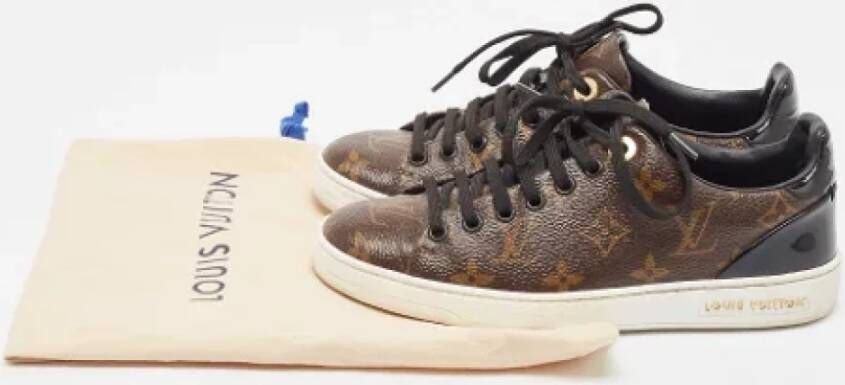 Louis Vuitton Vintage Pre-owned Coated canvas sneakers Brown Dames