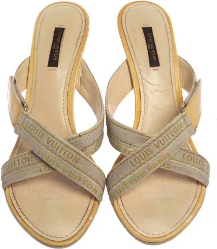 Louis Vuitton Vintage Pre-owned Fabric sandals Beige Dames