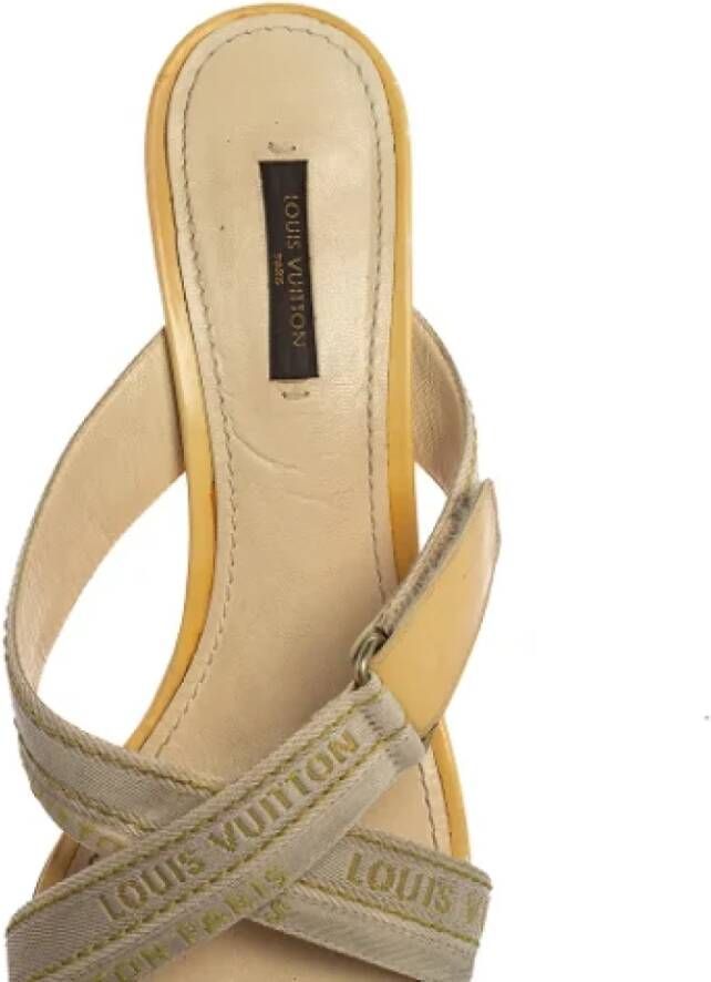 Louis Vuitton Vintage Pre-owned Fabric sandals Beige Dames