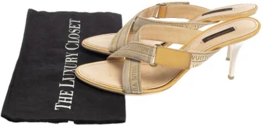 Louis Vuitton Vintage Pre-owned Fabric sandals Beige Dames