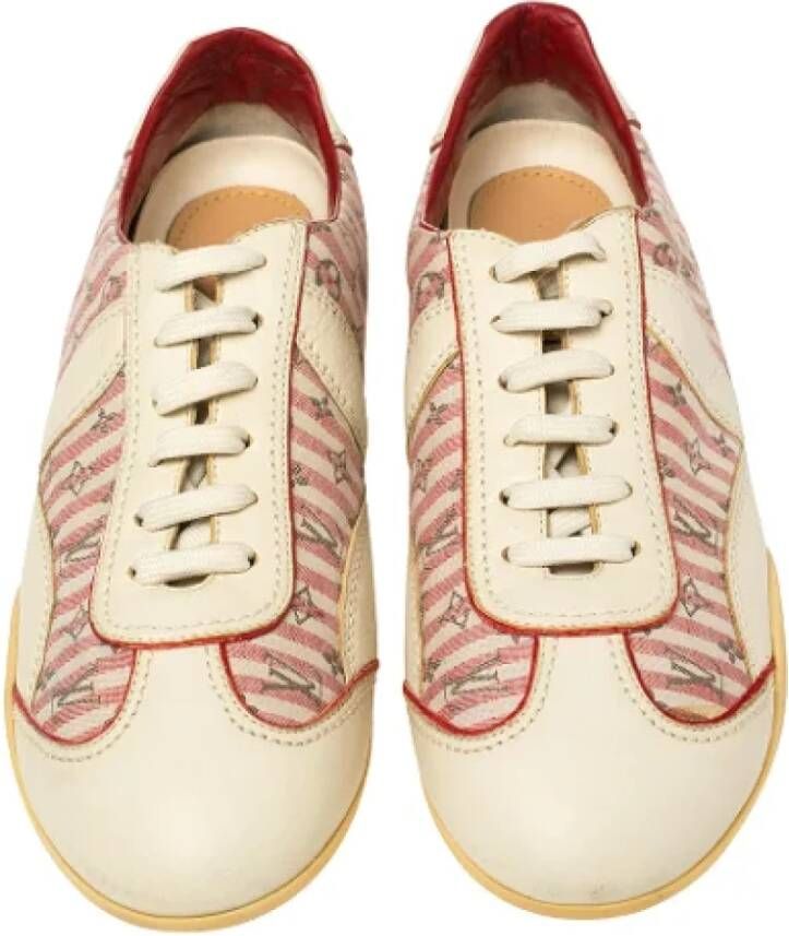 Louis Vuitton Vintage Pre-owned Fabric sneakers Beige Dames