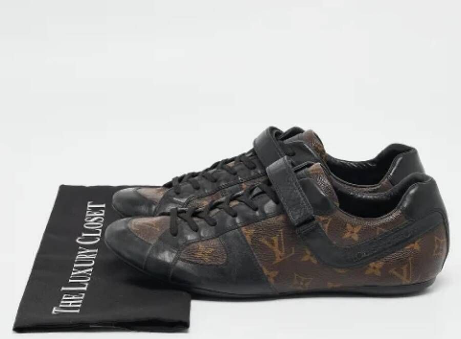 Louis Vuitton Vintage Pre-owned Fabric sneakers Brown Heren