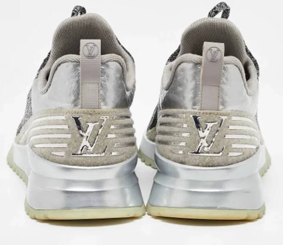 Louis Vuitton Vintage Pre-owned Fabric sneakers Gray Heren