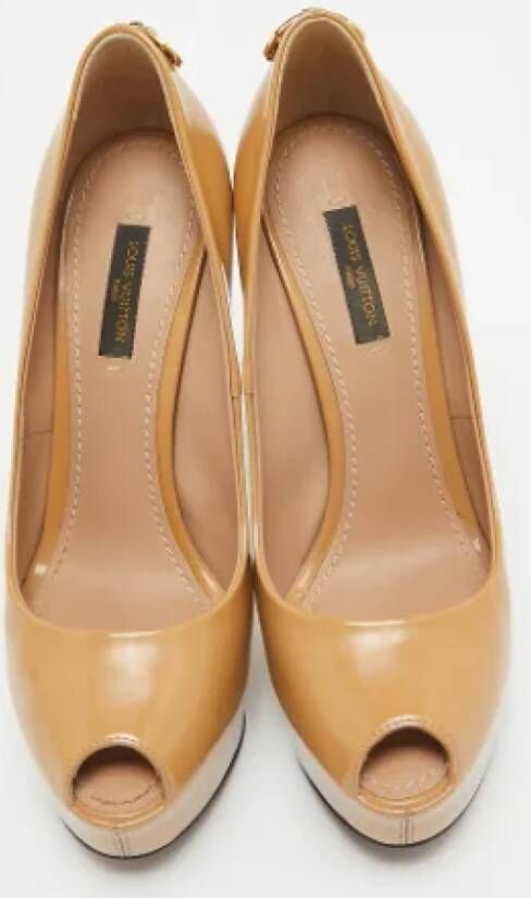 Louis Vuitton Vintage Pre-owned Leather heels Beige Dames