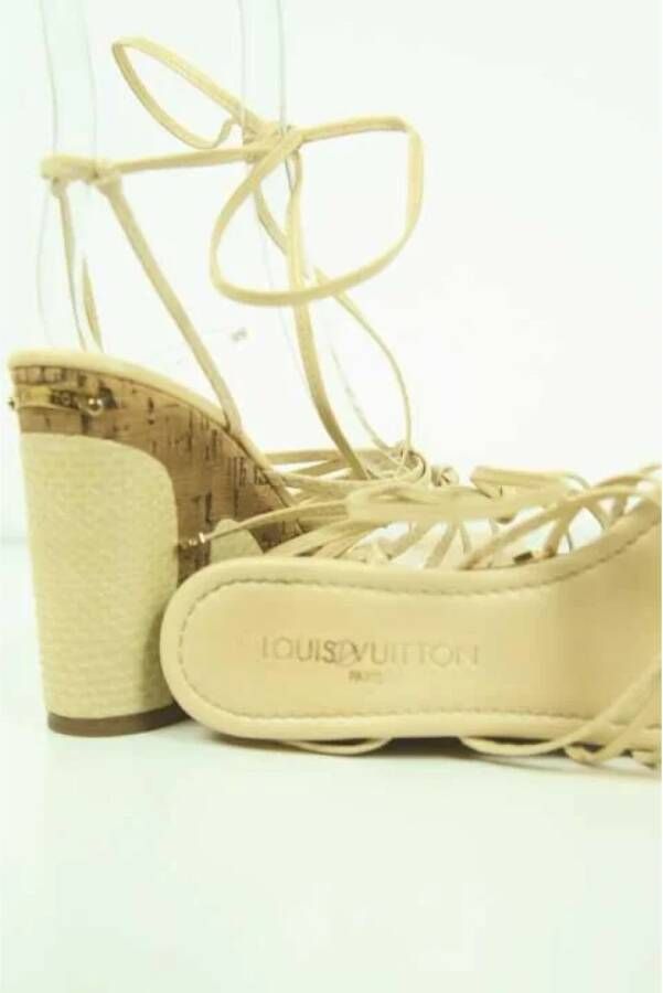 Louis Vuitton Vintage Pre-owned Leather heels Beige Dames