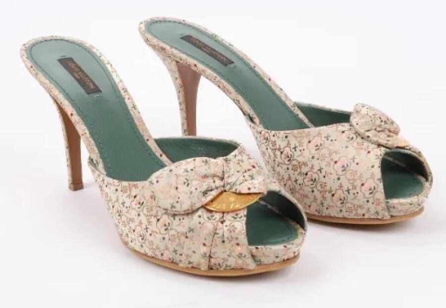 Louis Vuitton Vintage Pre-owned Leather sandals Beige Dames