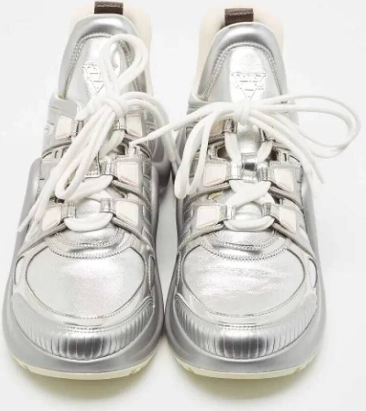 Louis Vuitton Vintage Pre-owned Leather sneakers Gray Dames