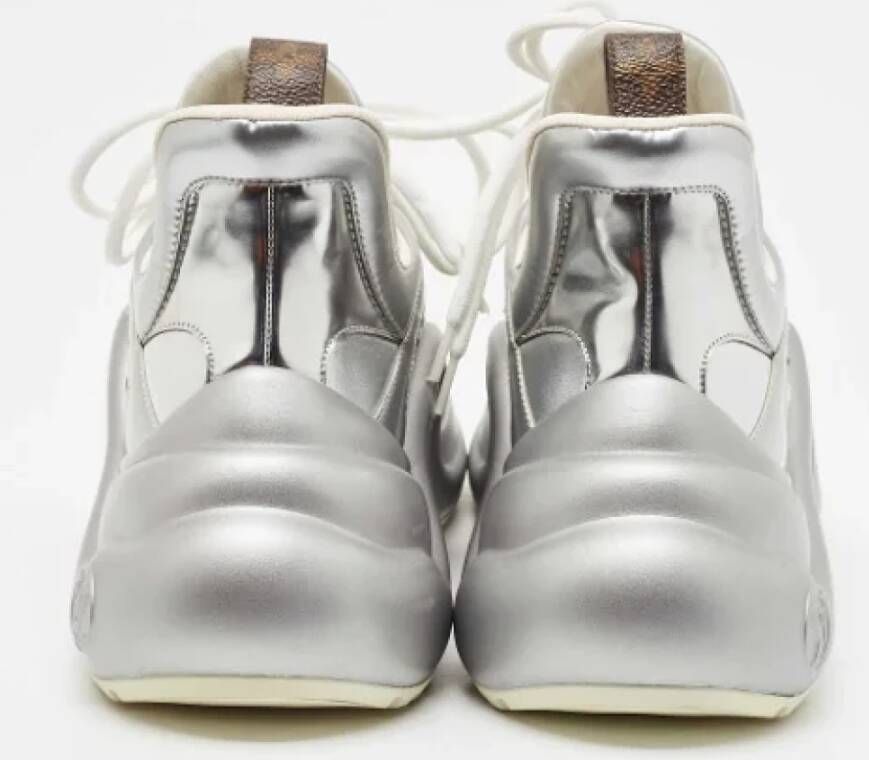 Louis Vuitton Vintage Pre-owned Leather sneakers Gray Dames