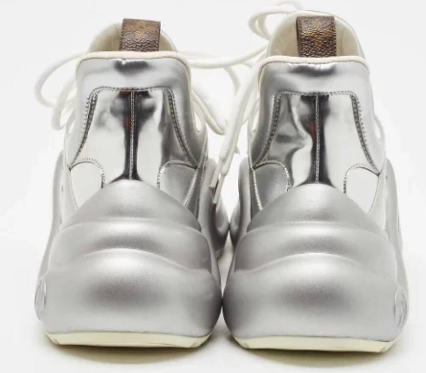 Louis Vuitton Vintage Pre-owned Leather sneakers Gray Dames