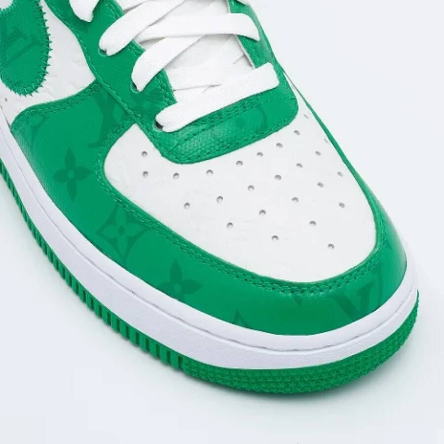 Louis Vuitton Vintage Pre-owned Leather sneakers Green Heren