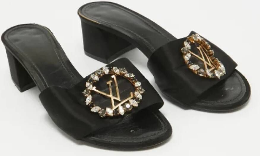 Louis Vuitton Vintage Pre-owned Satin sandals Black Dames
