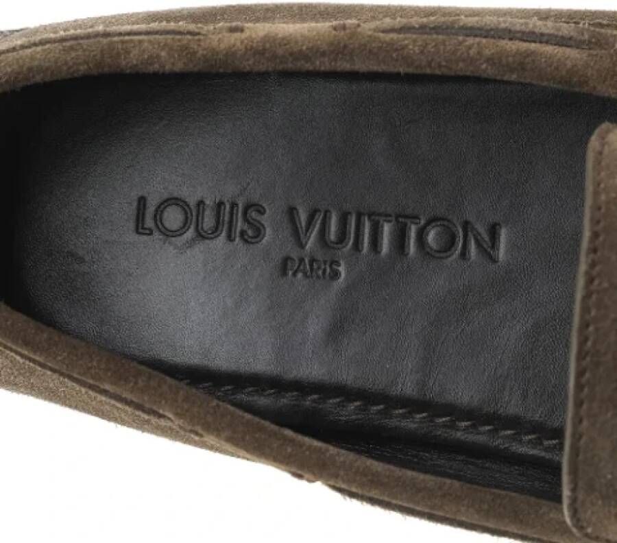 Louis Vuitton Vintage Pre-owned Suede flats Green Dames