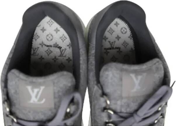 Louis Vuitton Vintage Pre-owned Wool sneakers Gray Heren