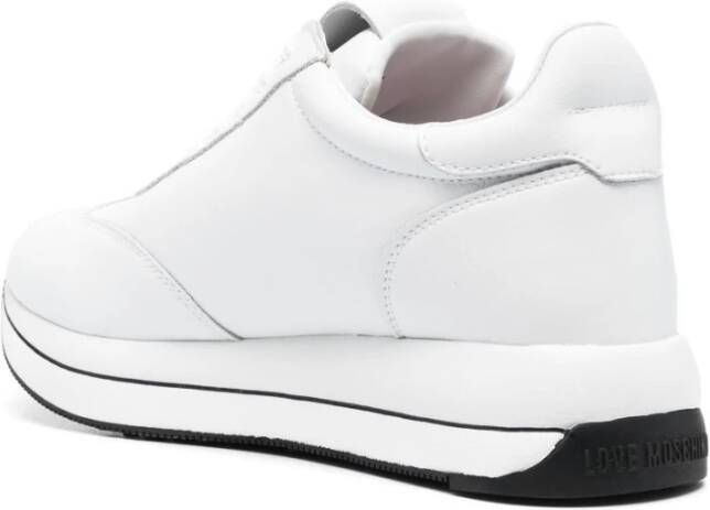 Love Moschino Witte platte schoenen met metalen logo White Dames