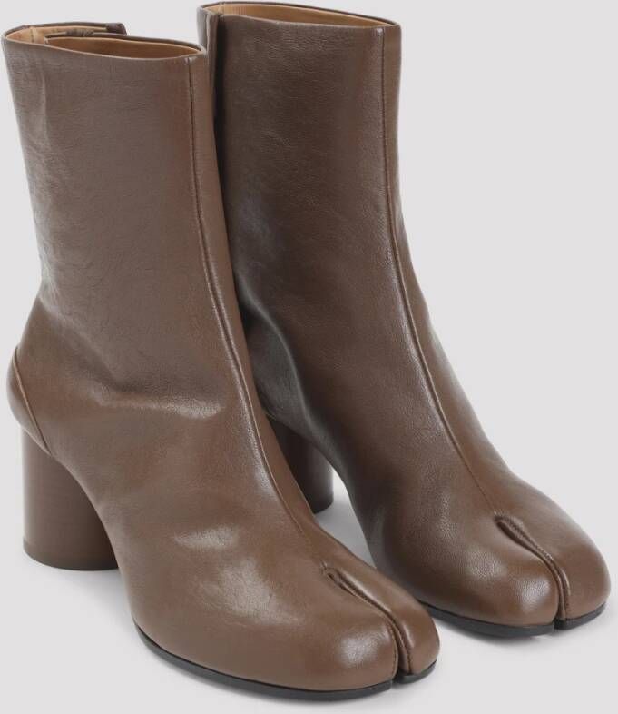 Maison Margiela Bruine enkellaarzen met split-teen silhouet