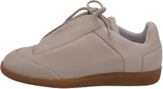 Maison Margiela Pre-owned Leather sneakers Beige Dames