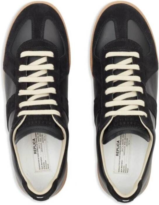 Maison Margiela Zwarte leren sneaker met contrasterende veters