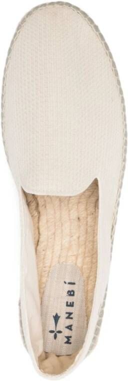 Manebí Beige Platte Schoenen met Geborduurd Logo