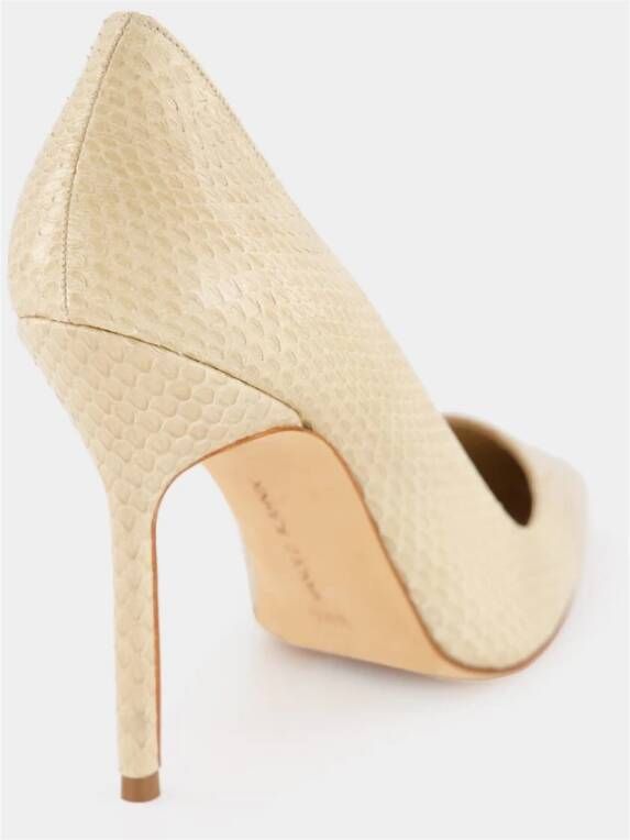 Manolo Blahnik Beige Slang Puntige Neus Pumps