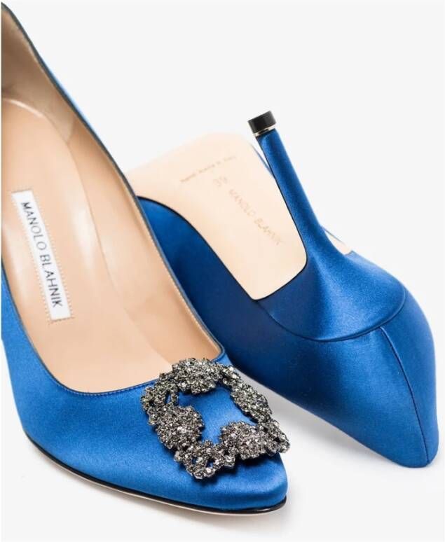 Manolo Blahnik Donkerroze Satijnen Juweelgesp Pumps Pink Dames