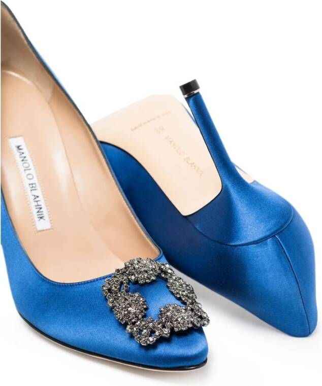 Manolo Blahnik Donkerroze Satijnen Juweelgesp Pumps Pink Dames
