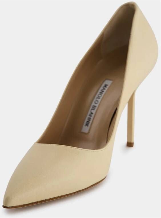 Manolo Blahnik Elegante Nude Stiletto Pumps