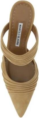 Manolo Blahnik Gerimpeld Suède Puntige Hakken Beige Dames