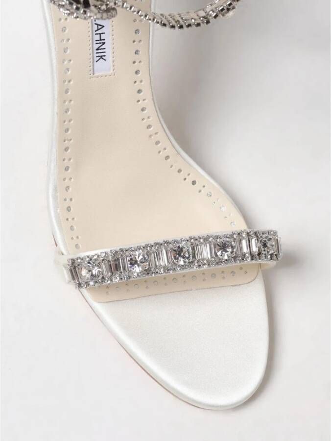 Manolo Blahnik Kristalversierde Satijnen Hakken