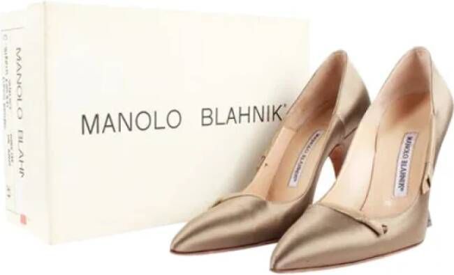 Manolo Blahnik Pre-owned Fabric heels Beige Dames