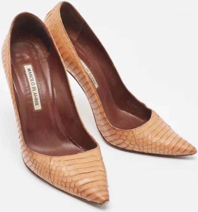 Manolo Blahnik Pre-owned Fabric heels Brown Dames