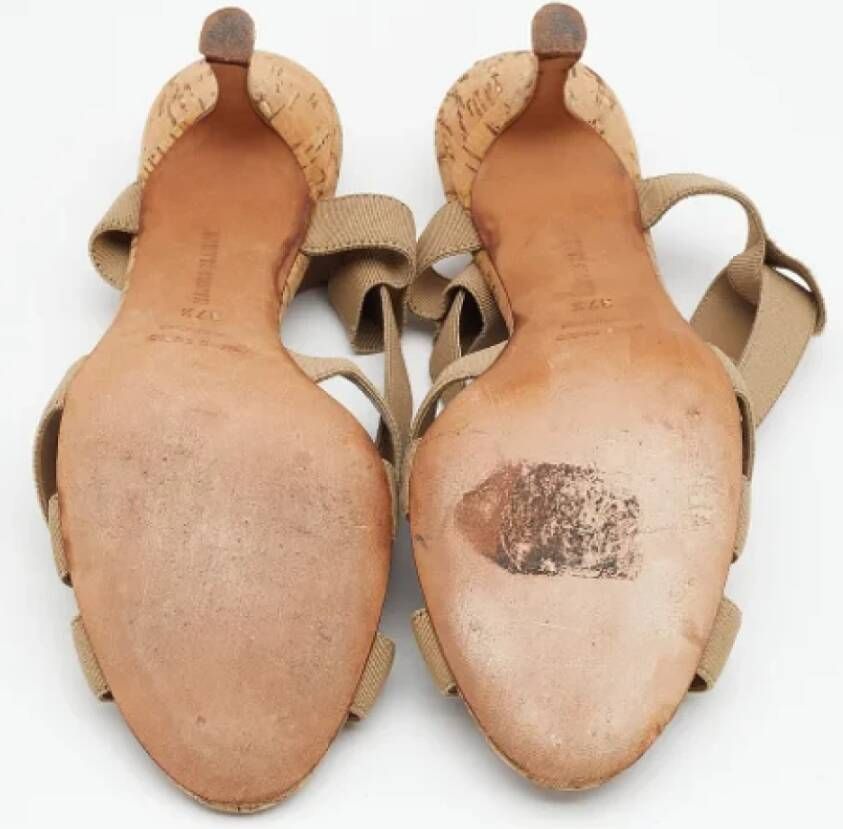 Manolo Blahnik Pre-owned Fabric sandals Beige Dames