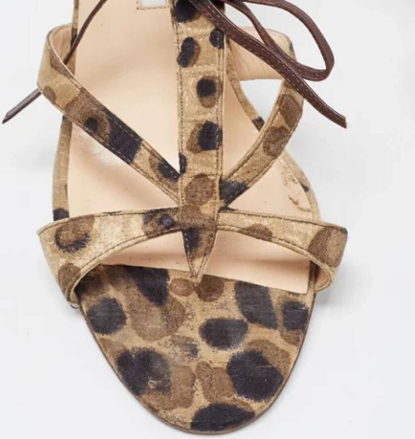 Manolo Blahnik Pre-owned Fabric sandals Brown Dames