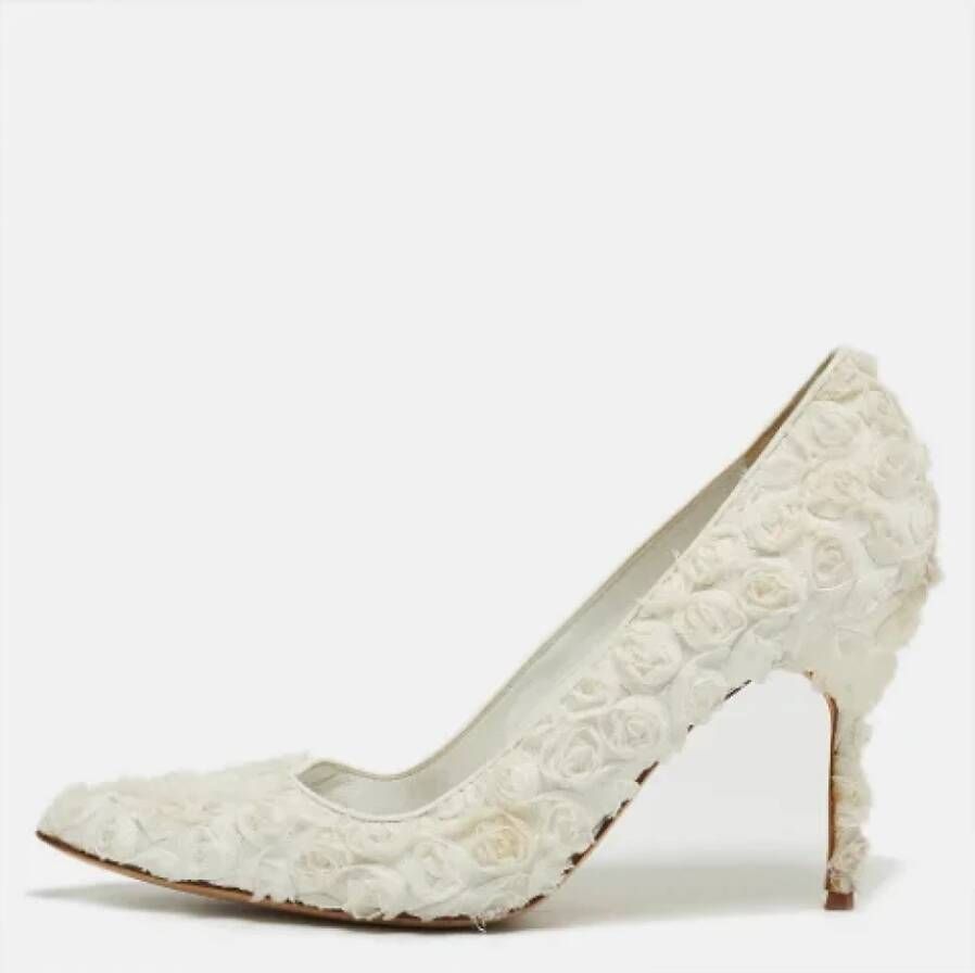 Manolo Blahnik Pre-owned Lace heels White Dames